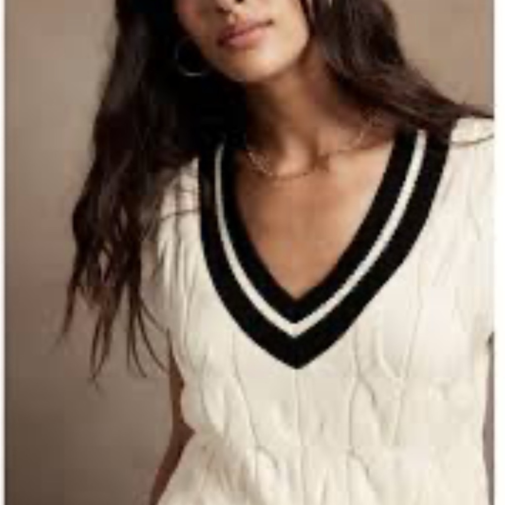 V-Neck Cable Knit Sweater - White and Black